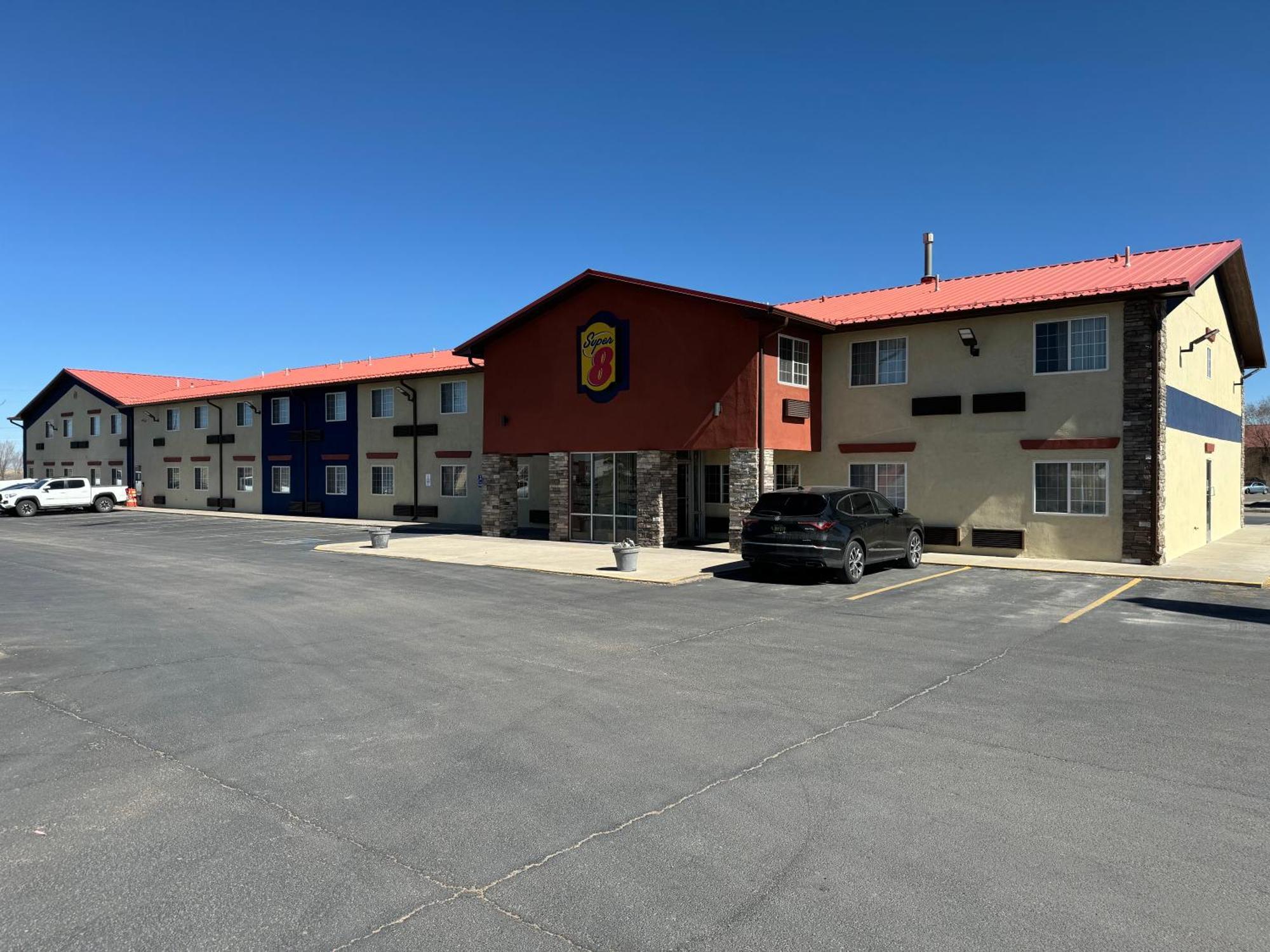 Super 8 By Wyndham Moriarty Motel Dış mekan fotoğraf
